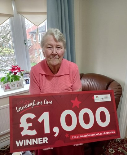 Stella Lloyd of Heywood receives her £1,000 winners cheque!